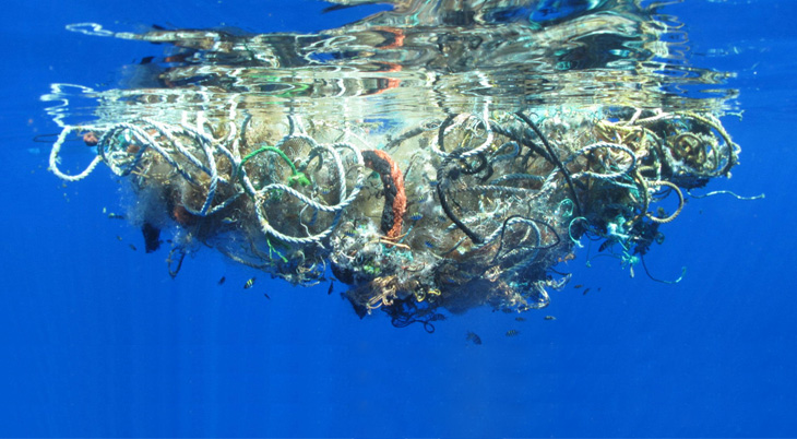 isla de plástico en el océano pacífico